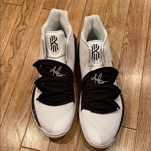 Nike Basketball Shoes - Kyrie 5 - never been worn